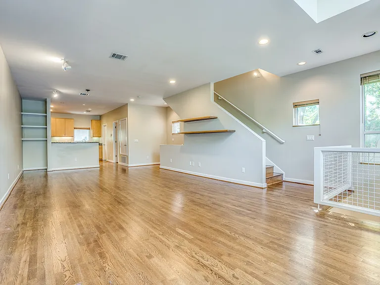 4100 Travis St #8 — Photo 8