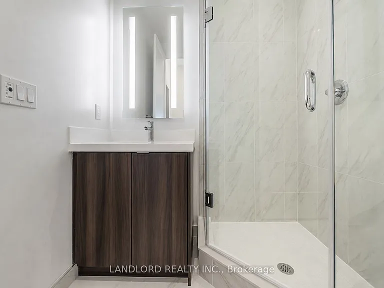 5 Mabelle Ave #Penthouse 33 — Photo 10
