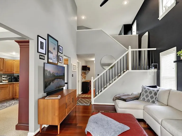 26 Georgetown Ct — Photo 3