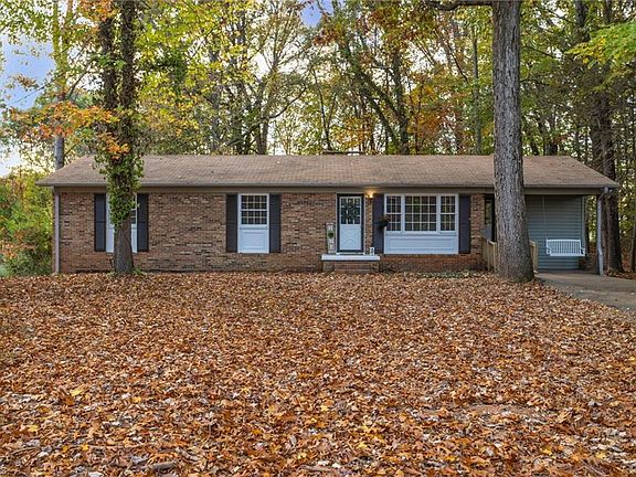 4th image of 2975 Forest Dr