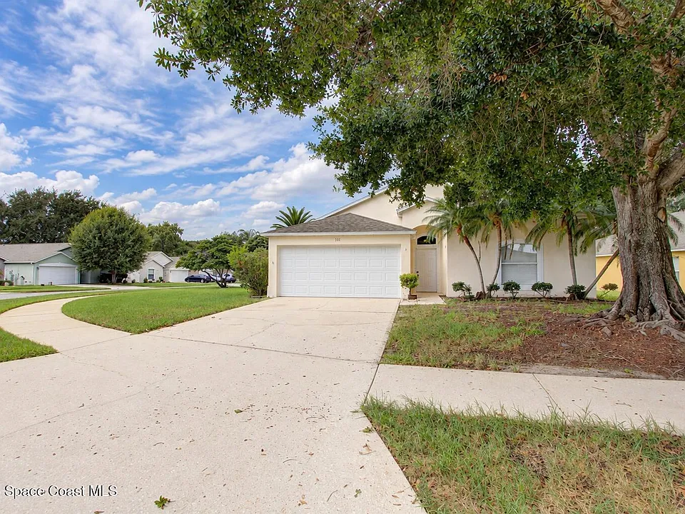 890 Villa Dr