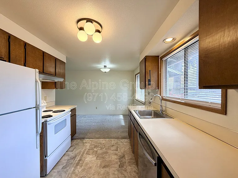 240 NE 143rd Ave — Photo 3