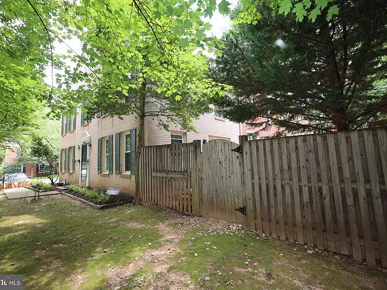 2400 Ansdel Ct — Photo 19