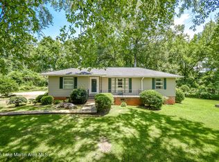 677 Glenwood Rd, Alexander City, AL 35010