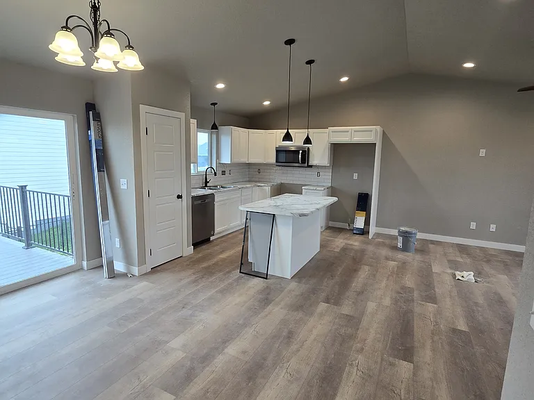 337 Spirit Dr — Photo 3