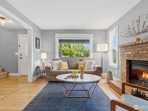 5th image of 1356 Lena Place NE