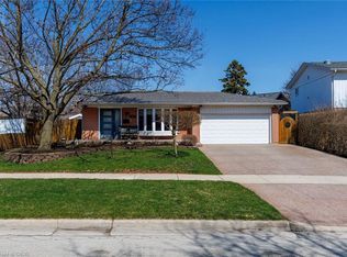 475 Sunset Dr, Oakville, ON L6L 3N3