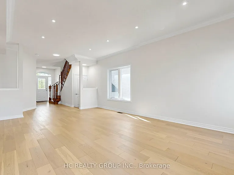 465 Woodspring Ave — Photo 4