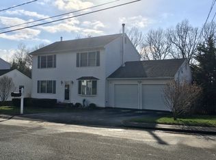 72 Westport Dr, Waterbury, CT 06706