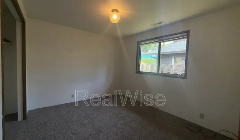 1132 NE Barager Ave — Photo 21