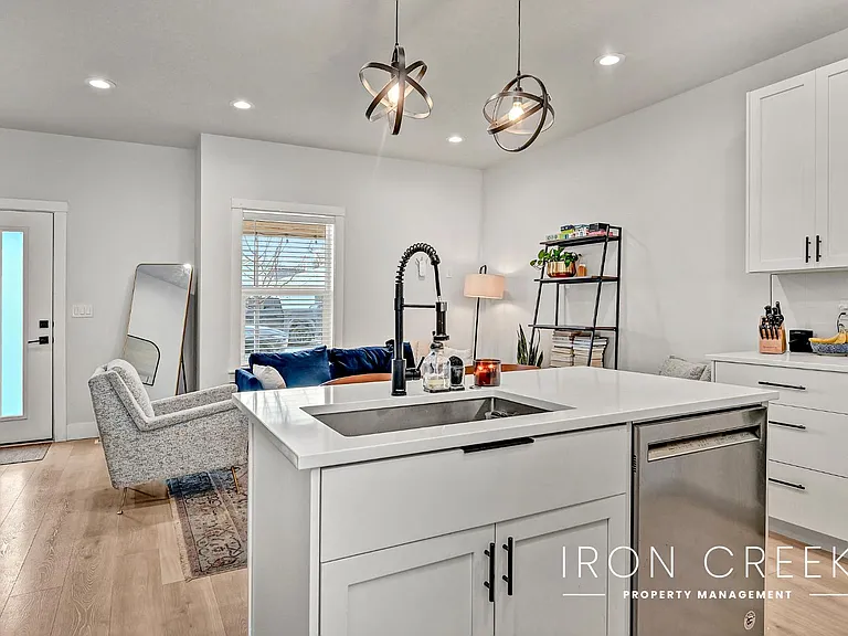 2928 W Davis St — Photo 6