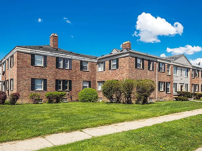 Franklin Village Apartments — Photo 2