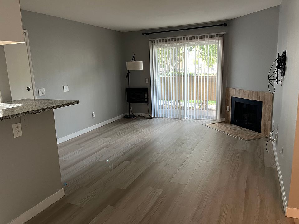 Living room w/ AC unit