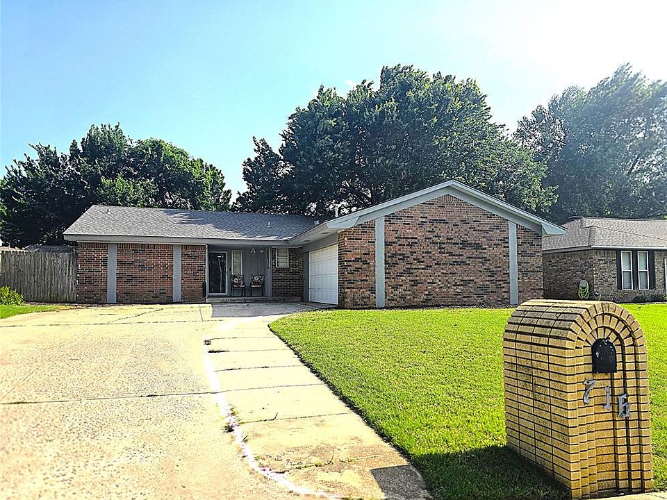 1st image of 716 Victoria Dr