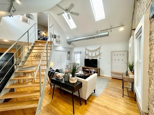 1636 W Le Moyne St — Photo 1