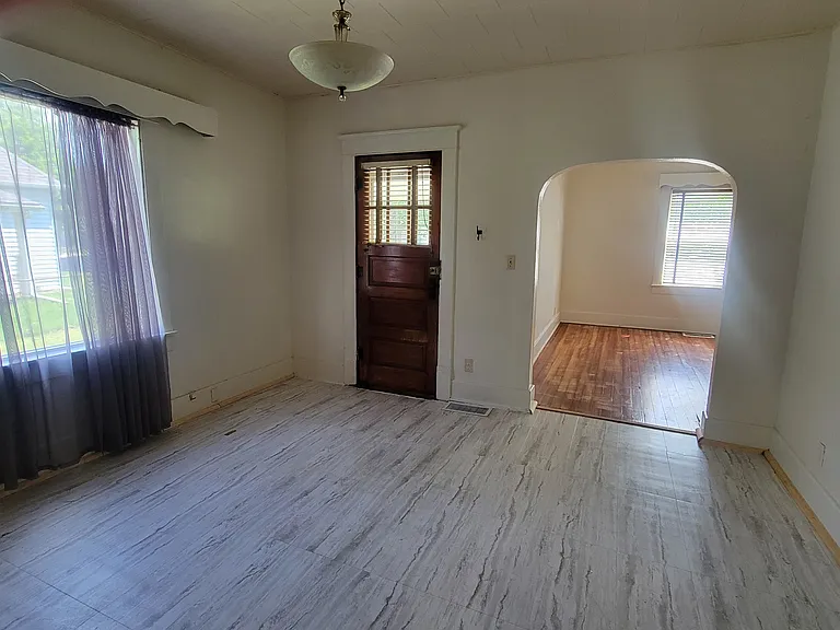 1411 S Webster St — Photo 30