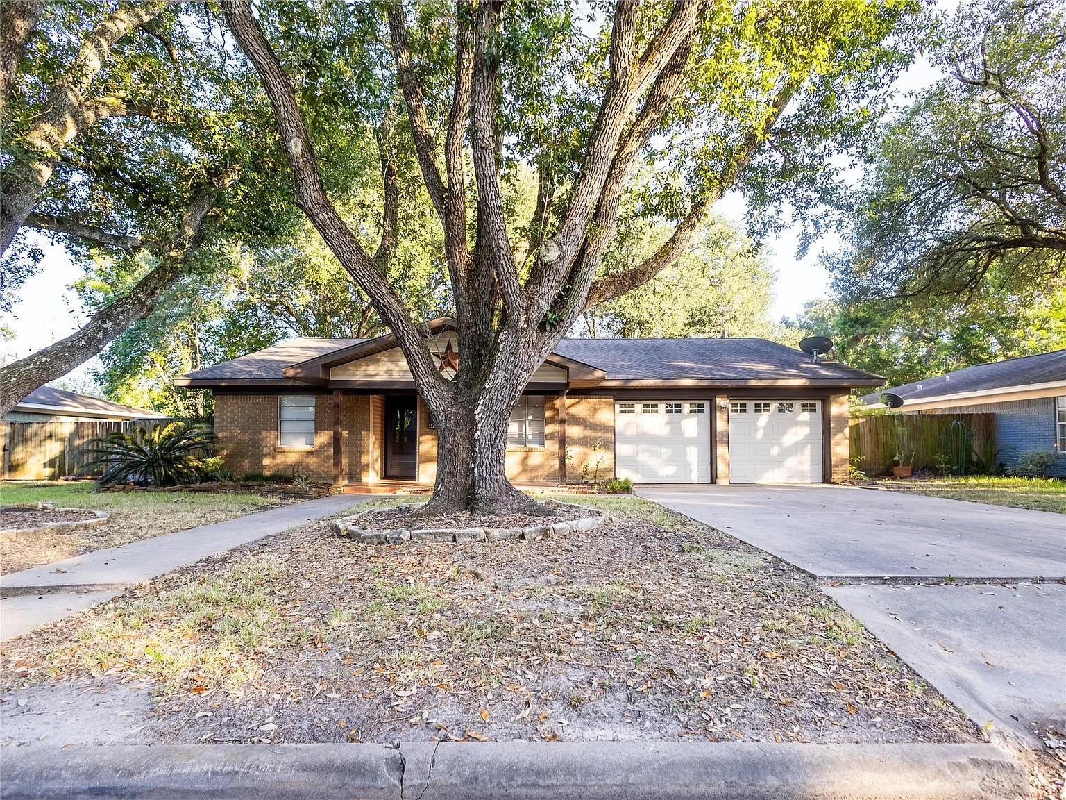 3 bed, 2.0 bath, 2126 sqft, $1,850 — Photo 2
