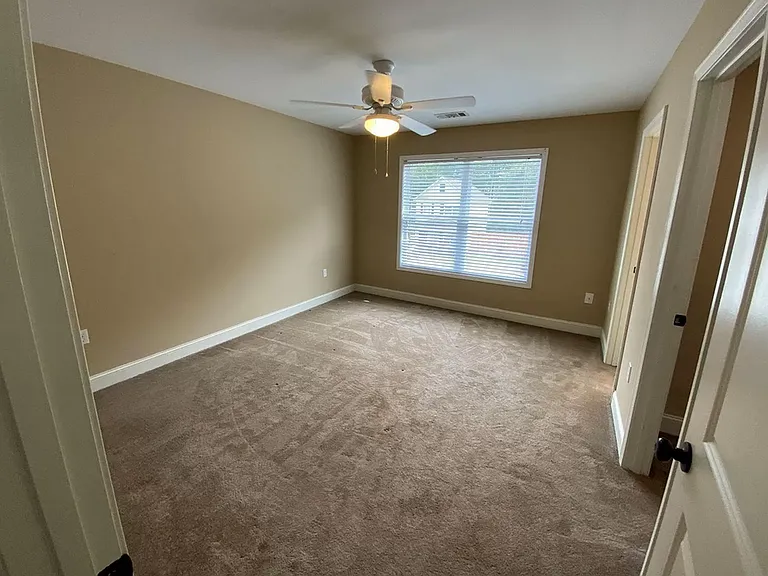 402 Shady Park Cv — Photo 9