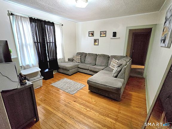 4th image of 210 Hillside Avenue