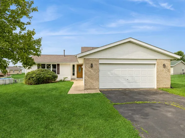 956 Night Owl Ln, Roscoe, IL 61073