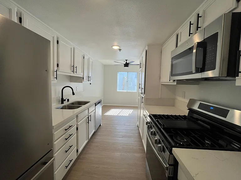 10755 Kling Street — Photo 21