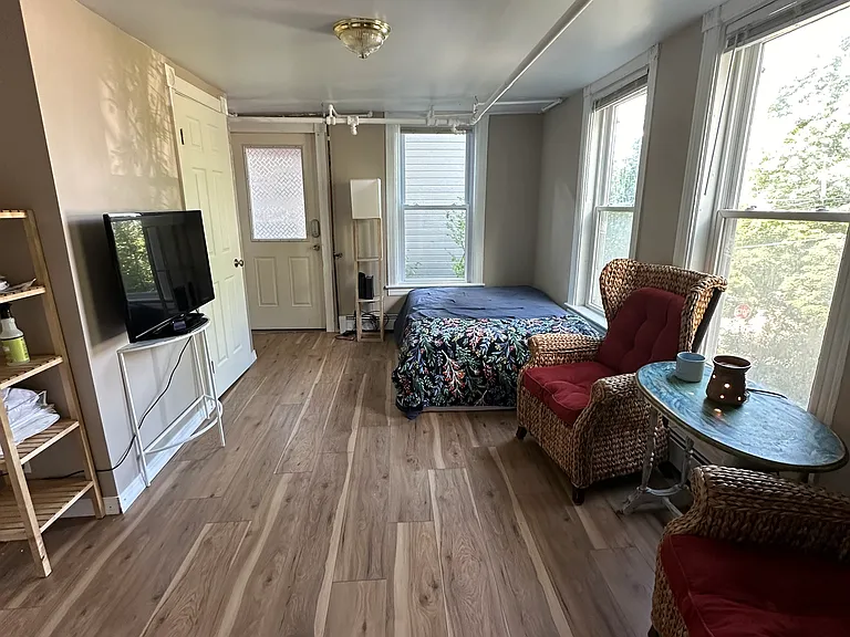 203 Pleasant St — Photo 12