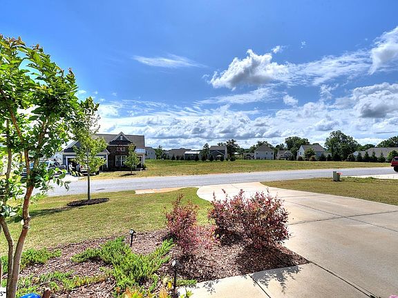 3rd image of 625 Morning Meadows Dr