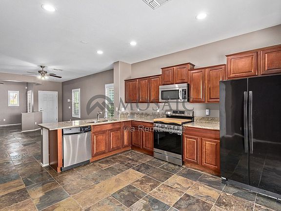 4th image of 2327 N Pecos Dr