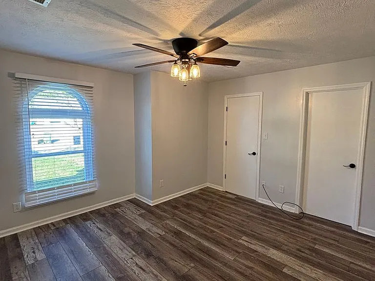 7800 Branford Ct — Photo 5