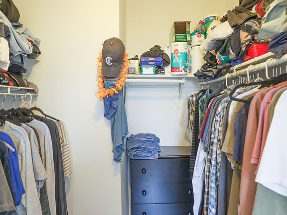 3rd image of 3727 N Pine Grove Ave APT 411