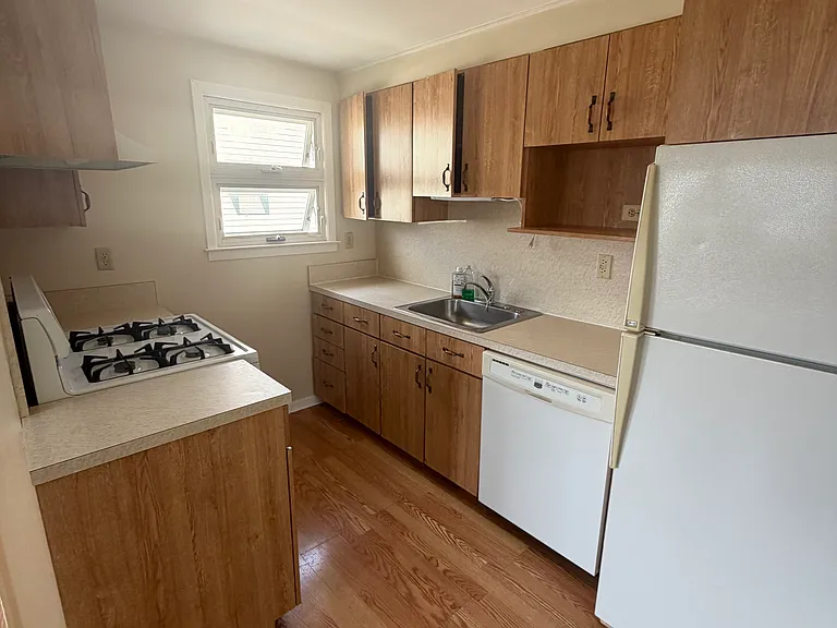 152 Ackerman Ave — Photo 3