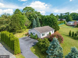 115 Clevenger Cir, Falling Waters, WV 25419