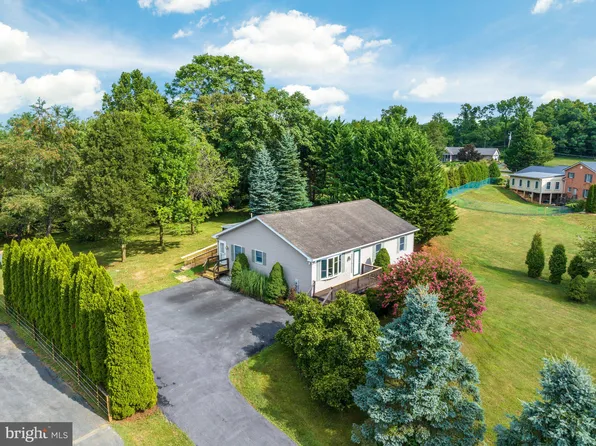 115 Clevenger Cir, Falling Waters, WV 25419