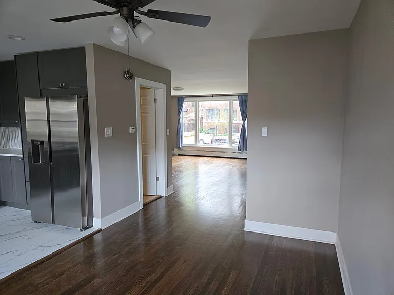 7647 N Greenview Ave — Photo 9