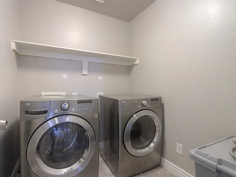 1235 W Castle Dr — Photo 28