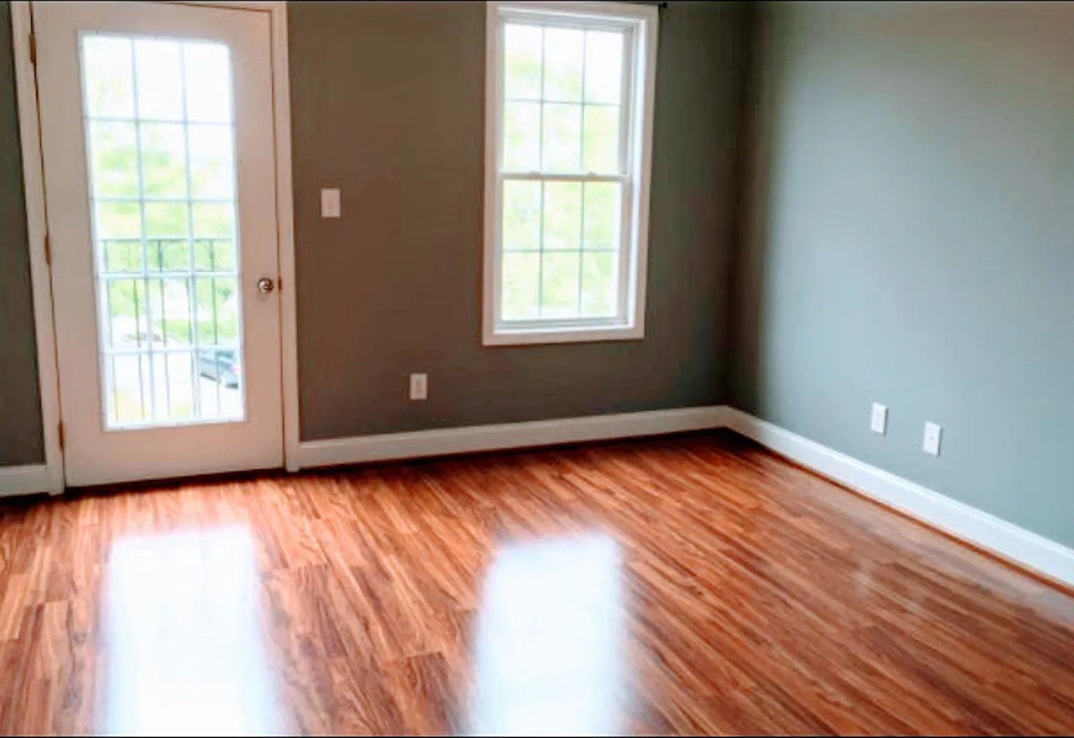 Great Location 2 Bedroom Apartment — Photo 3