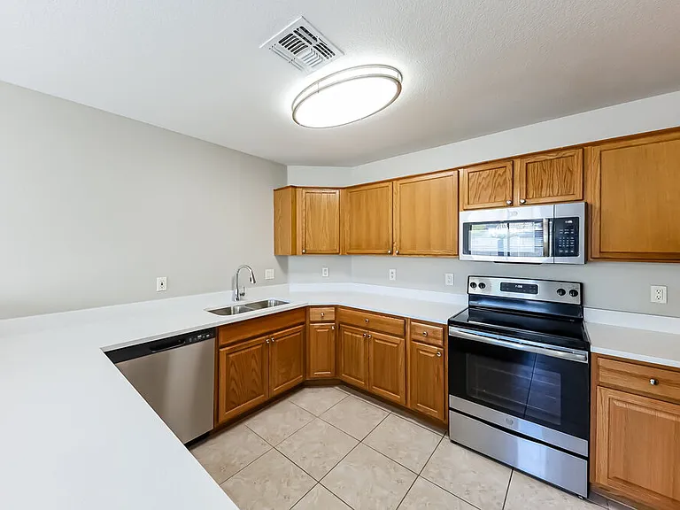 6054 W Jones Ave — Photo 7