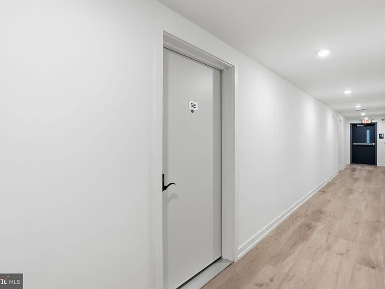 209 New St #5E — Photo 2