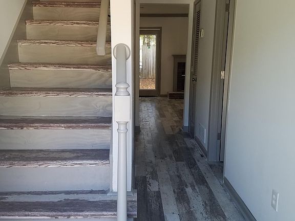 3rd image of 2849 New South Dr