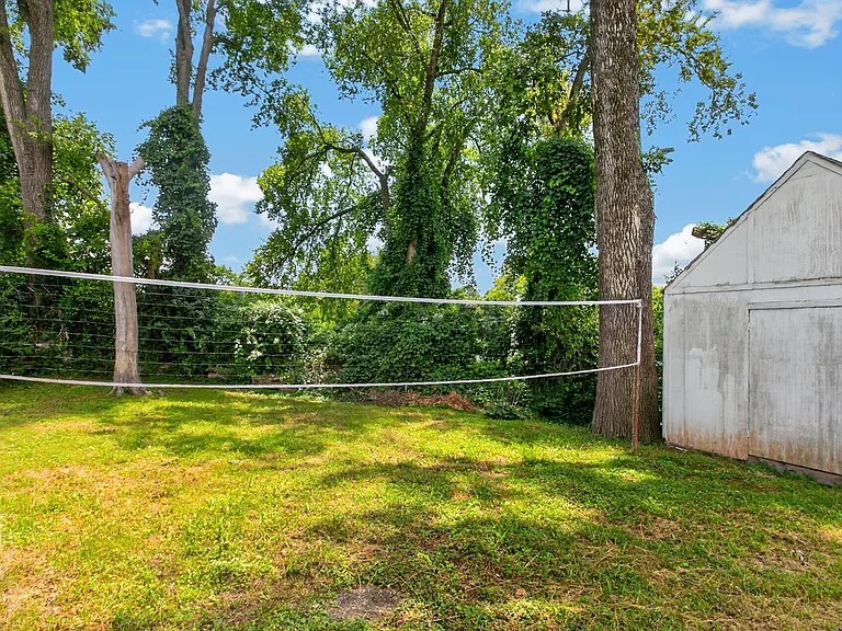 261 Eisenhower Dr — Photo 40