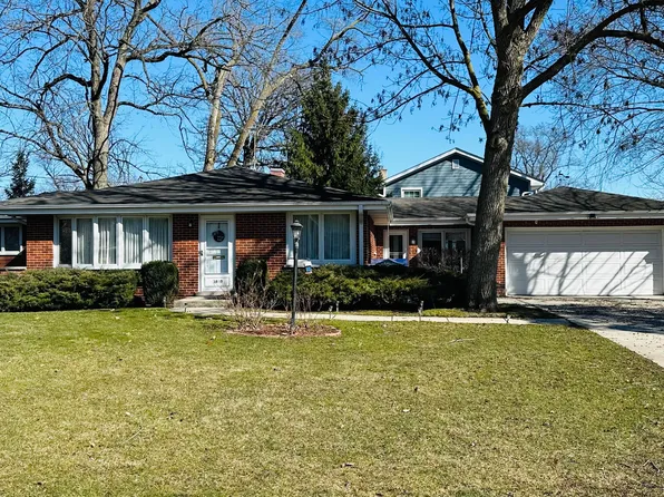 3890 Gregory Dr, Northbrook, IL 60062