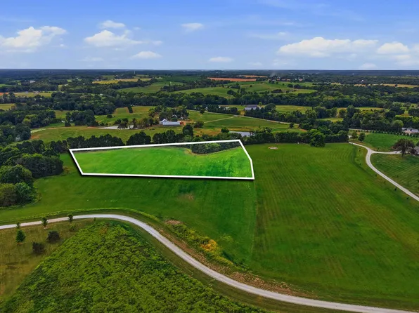 49 Meadow Lake Ln, Fayette, MO 65248