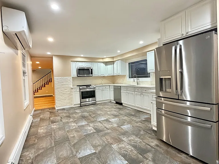 290 Woodbury Rd — Photo 28