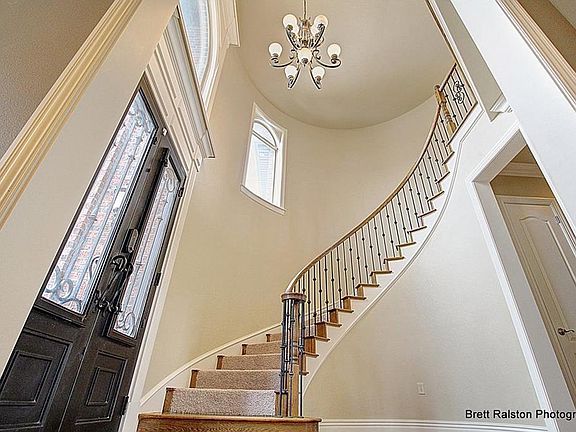 3rd image of 5212 S Sloan Cir