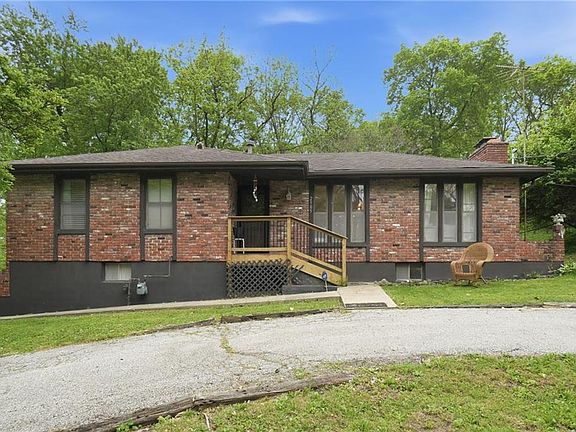 3rd image of 2905 Linden Dr