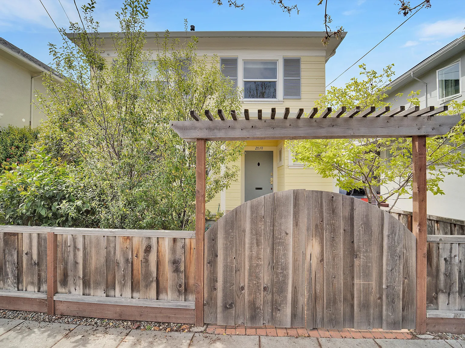 3 bed, 1.5 bath, 1200 sqft, $1,450 — Photo 1