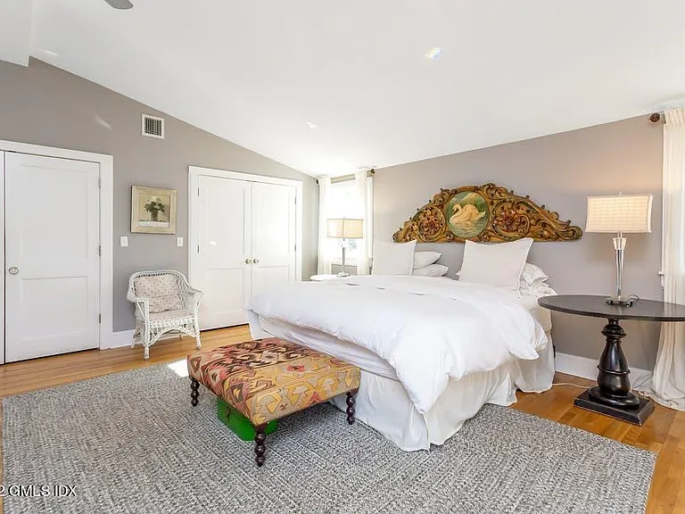 11 Roosevelt Ave — Photo 13