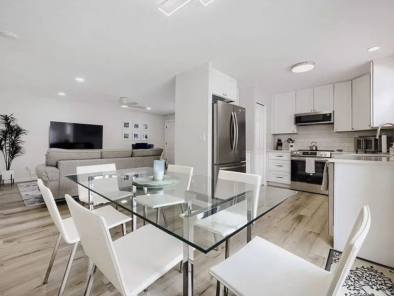 11909 Monroe Way — Photo 8