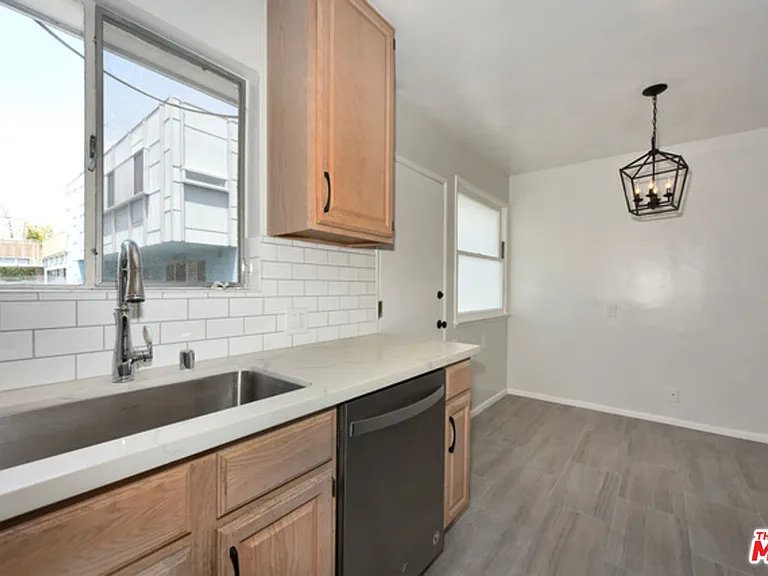 2427 Centinela Ave #G — Photo 11