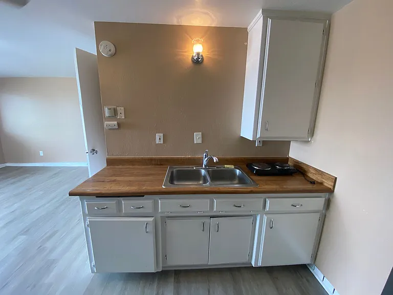 593 Venus Ave — Photo 6